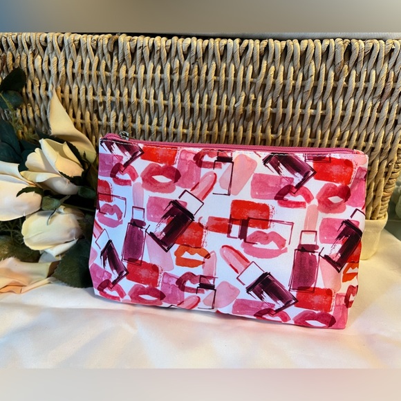 Clinique Handbags - EUC CLINIQUE LIPS AND LIPSTICK COSMETIC BAG